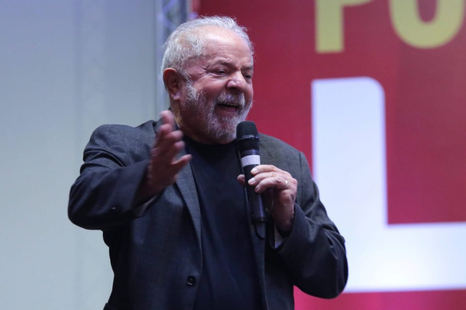 O ex-presidente Luiz Inácio Lula da Silva (PT) e o ex-governador de São Paulo, Geraldo Alckmin (PSB, se encontram com representantes de movimentos populares