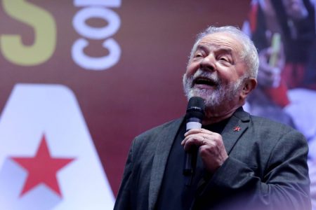 O ex-presidente Luiz Inácio Lula da Silva (PT) e o ex-governador de São Paulo, Geraldo Alckmin (PSB, se encontram com representantes de movimentos populares