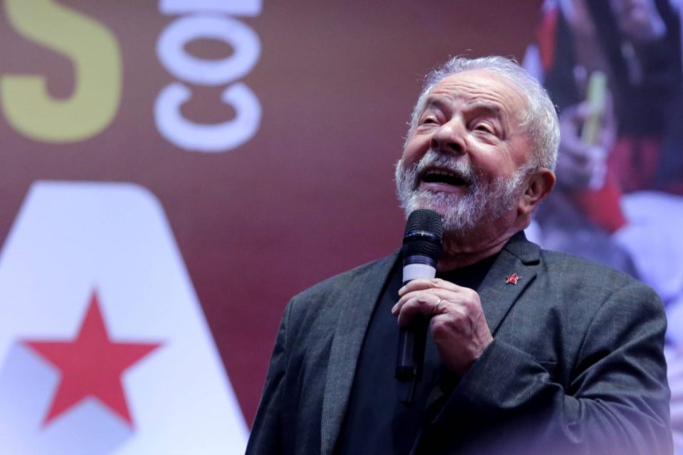 O ex-presidente Luiz Inácio Lula da Silva (PT) e o ex-governador de São Paulo, Geraldo Alckmin (PSB, se encontram com representantes de movimentos populares