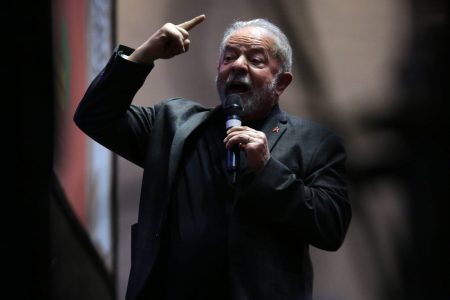 O ex-presidente Luiz Inácio Lula da Silva (PT) e o ex-governador de São Paulo, Geraldo Alckmin (PSB, se encontram com representantes de movimentos populares