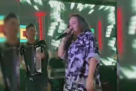 Cantora Luiza volta aos palcos depois de cinco meses após a morte do parceiro Maurílio, em Anápolis, Goiás