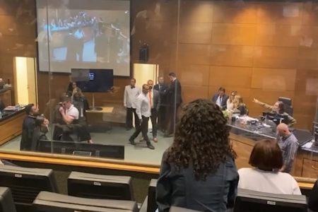 Briga juíza e defesa Jairinho