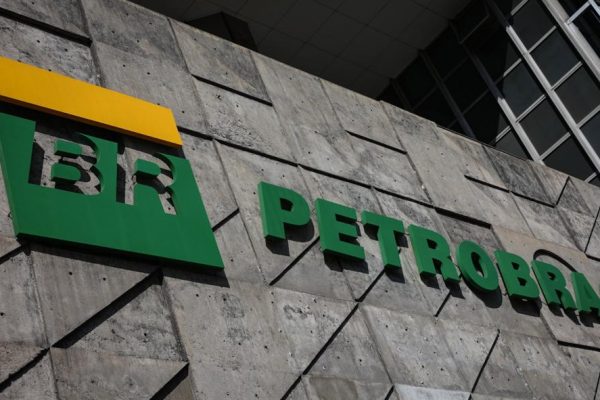 O edifício-sede da Petrobras (Edise), no Centro do Rio - Metrópoles