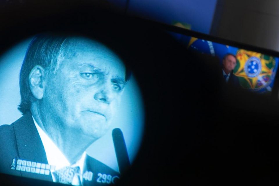 Presidente Jair Bolsonaro é é visto através do visor da câmera durante cerimônia “Brasil pela Vida e pela Família 2