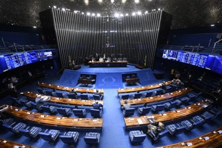 imagem colorida do plenário do Senado - Metrópoles