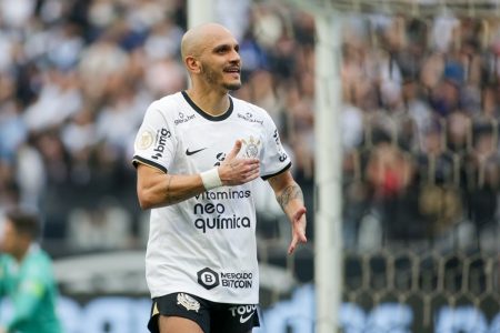 Fábio Santos comemora gol do Corinthians