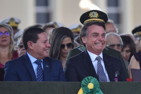 Presidente Jair Bolsonaro durante enentos com militares brasileiro