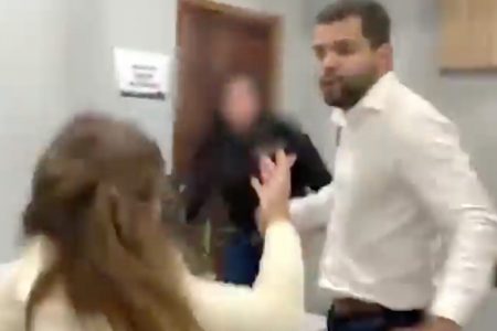 O procurador Demétrius Oliveira Macedo espancou na segunda (20/6) sua chefe a procuradora-geral do município Gabriela Samadello Monteiro de Barros