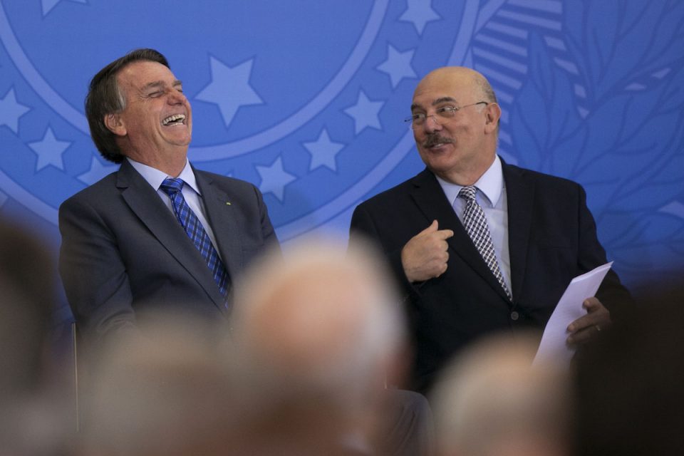 presidente jair bolsonaro conversa com ex ministro da educação Milton Ribeiro