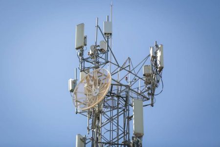 Imagem mostra antena. Familias de baixa renda podem ter acesso a um novo equipamento - Metrópoles