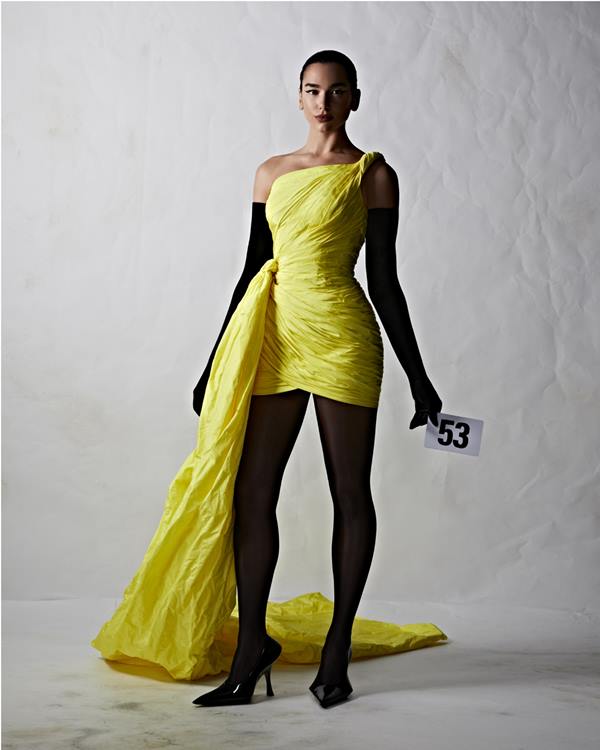 Mulher branca em editorial