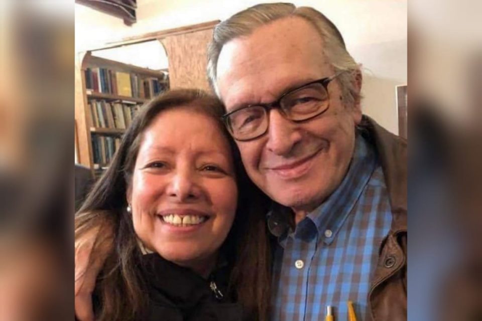 Roxane Carvalho em foto com o marido, o polemista Olavo de Carvalho, morto no ano passado - Metrópoles