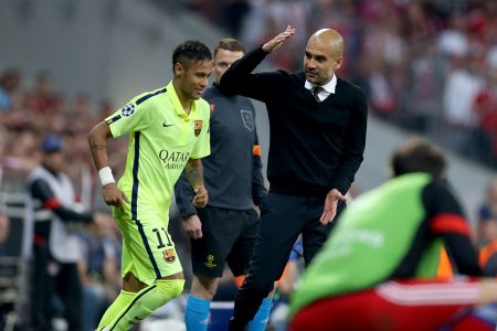 Neymar e Pep Guardiola durante partida - Metrópoles