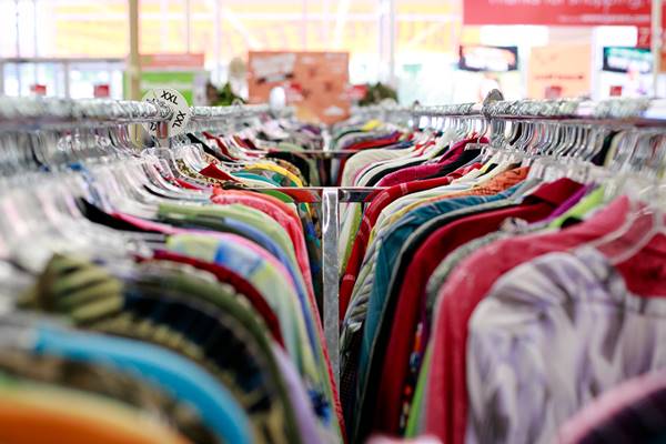 roupas em arara