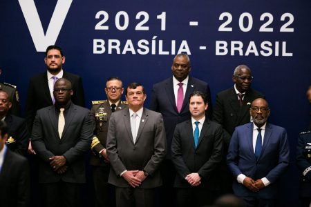 Ministro da Defesa, Paulo Sérgio Nogueira de Oliveira ao lado de Ministros de Defesa das Américas