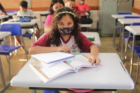 Aluna em escola da rede municipal de Aparecida de Goiânia