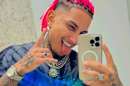 Foto colorida de Dynho Alves