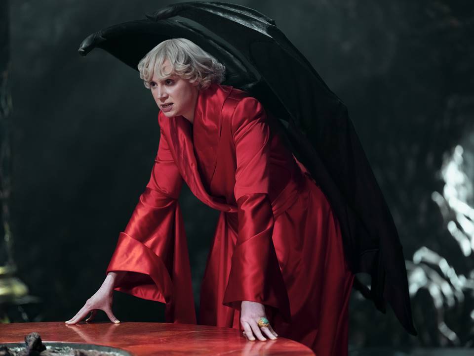 Gwendoline Christie como Lucifer, a Estrela da Manhã