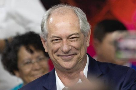 Ciro Gomes chega na convenção distrital do Partido Democrático Trabalhista (PDT)