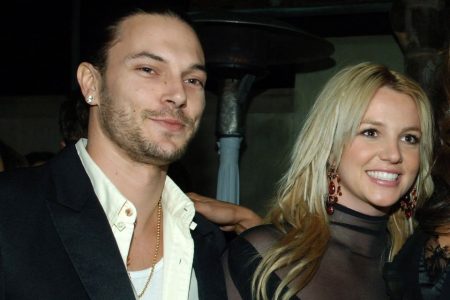 Kevin Federline e britney spears em foto colorida - metrópoles