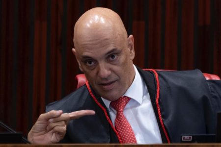 Bolsonaristas Imagem colorida do ministro do STF Alexandre de Moraes