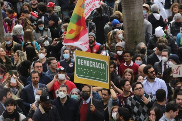 Ato em defesa da democracia na Faculdade de Direito da USP