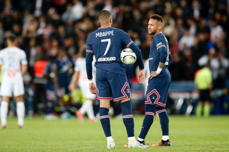 Mbappé e Neymar se estranham