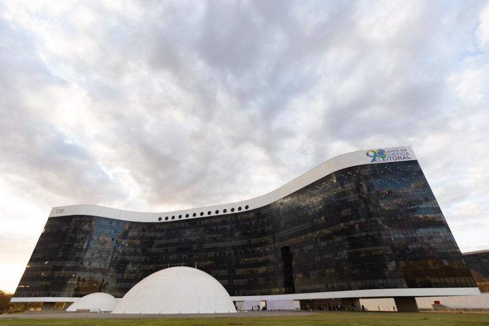 Fachada do Tribunal Superior Eleitoral (TSE) no dia da posse do ministro Alexandre de Moraes