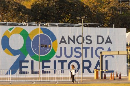 Fachada do Tribunal Superior Eleitoral (TSE) no dia da posse do ministro Alexandre de Moraes