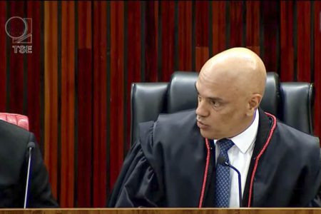 posse do ministro Alexandre de Moraes como presidente e o ministro Ricardo Lewandowski como vice-presidente do TSE