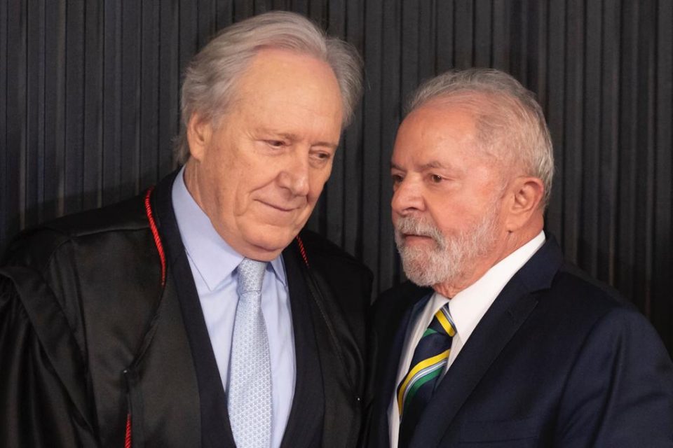 Lula e Ricardo Lewandowski, em foto colorida