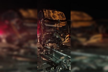 Ônibus após acidente em São Paulo - Metrópoles