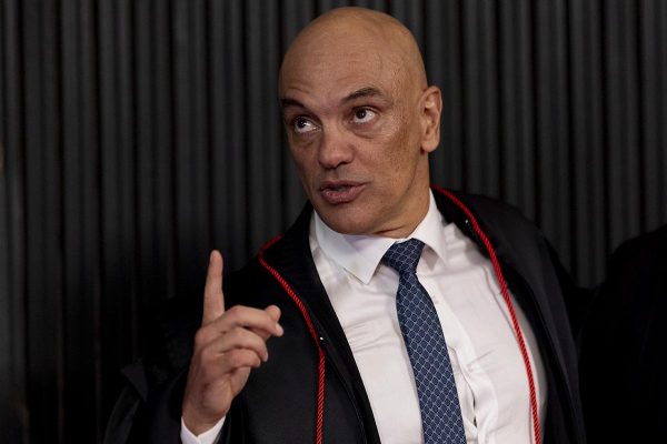 Ministro Alexandre de Moraes é empossado presidente do TSE em s