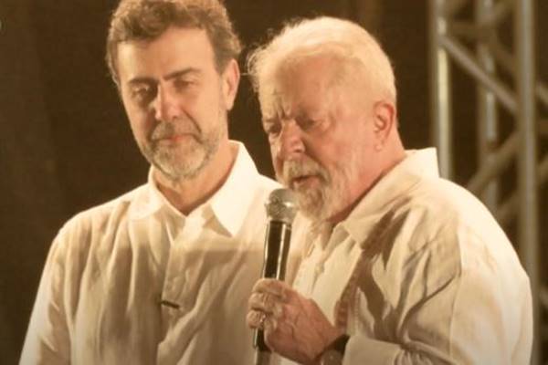 Fotografia colorida de dois homens