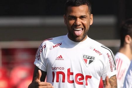 Imagem colorida de Daniel Alves