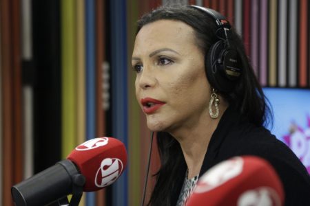 Foto de Luísa Marilac na JovenPan- Metrópoles
