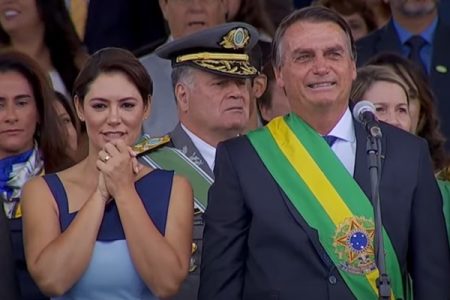 Michelle ao lado do então presidente Jair Bolsonaro (PL)