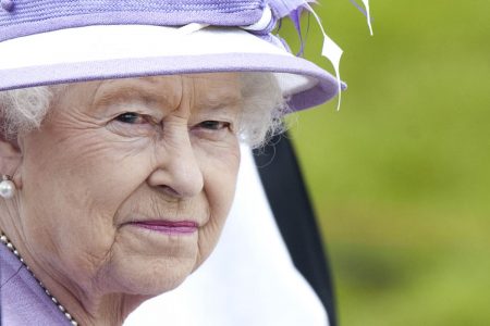 A Rainha Elizabeth Ll, visita o National Memorial Arboretum, onde participa de um serviço de comemoração e presta homenagem aos 112 membros das Forças Armadas do Reino Unido