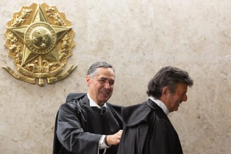 luiz fux durante cerimônia de posse da ministra Rosa Weber para a Presidência do STF e Luís Roberto Barroso, assume a vice-presidência do supremo