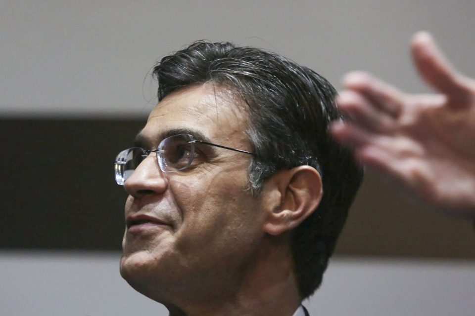 Governador, candidato a reeleição, Rodrigo Garcia durante coletiva