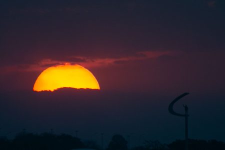 por do sol proximo ao memorial JK dia quente e muito seco temperaturas - Metrópoles