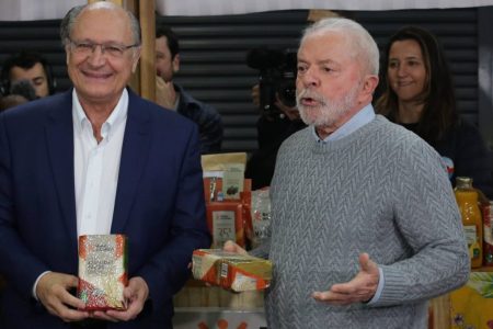 Lula (PT) e Alckmin (PSB) em evento com cooperativas de alimentos