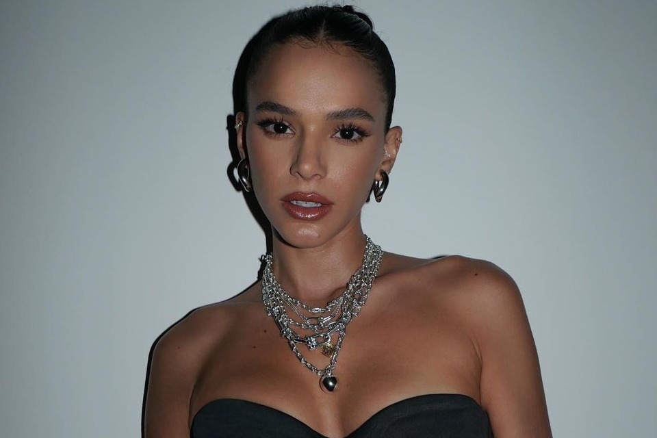 Foto colorida de Bruna Marquzine
