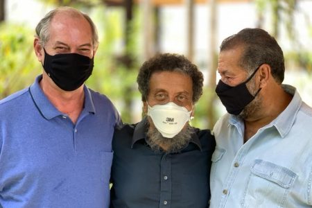 Ciro Gomes ao lado de João Santana e Carlos Lupi