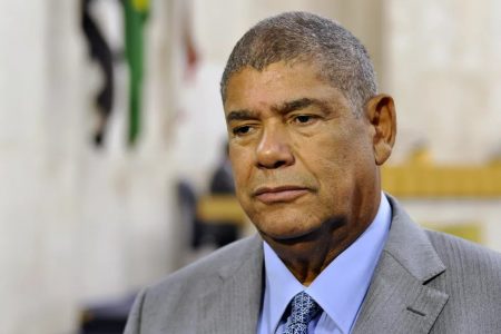 Imagem colorida da Milton Leite, homem negro, grisalho, de terno cinza e camisa azul - Metrópoles