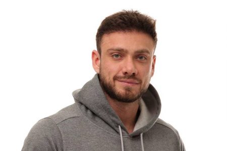 Foto colorida do participante do reality A Fazenda, Vini Buttel - Metrópoles