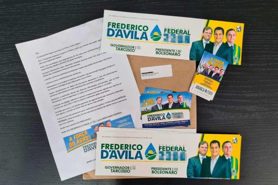 Deputado bolsonarista envia material de campanha para funcionários do governo