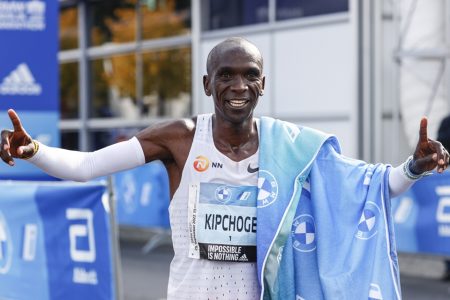 Foto colorida de Eliud Kipchog