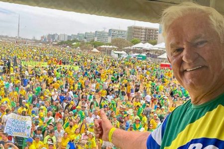 Candidato a senador pelo Mato Grosso Antonio Galvan (PTB) durante ato no 7 de Setembro em Brasília