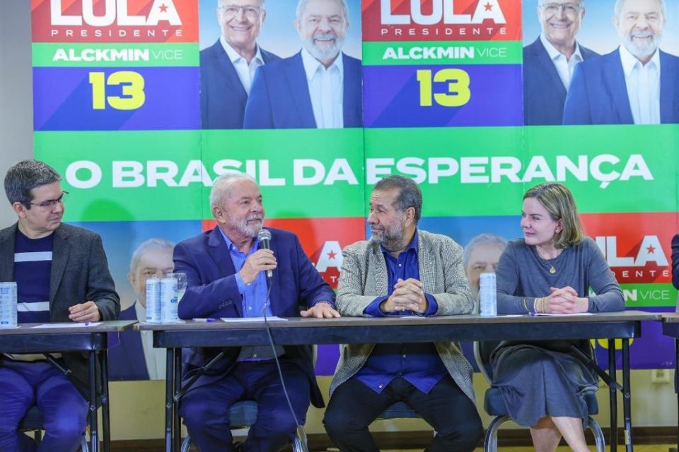 Randolfe Rodrigues (Rede Sustentabilidade), Lula (PT), Carlos Lupi (PDT) e Gleisi Hoffmann (PT)